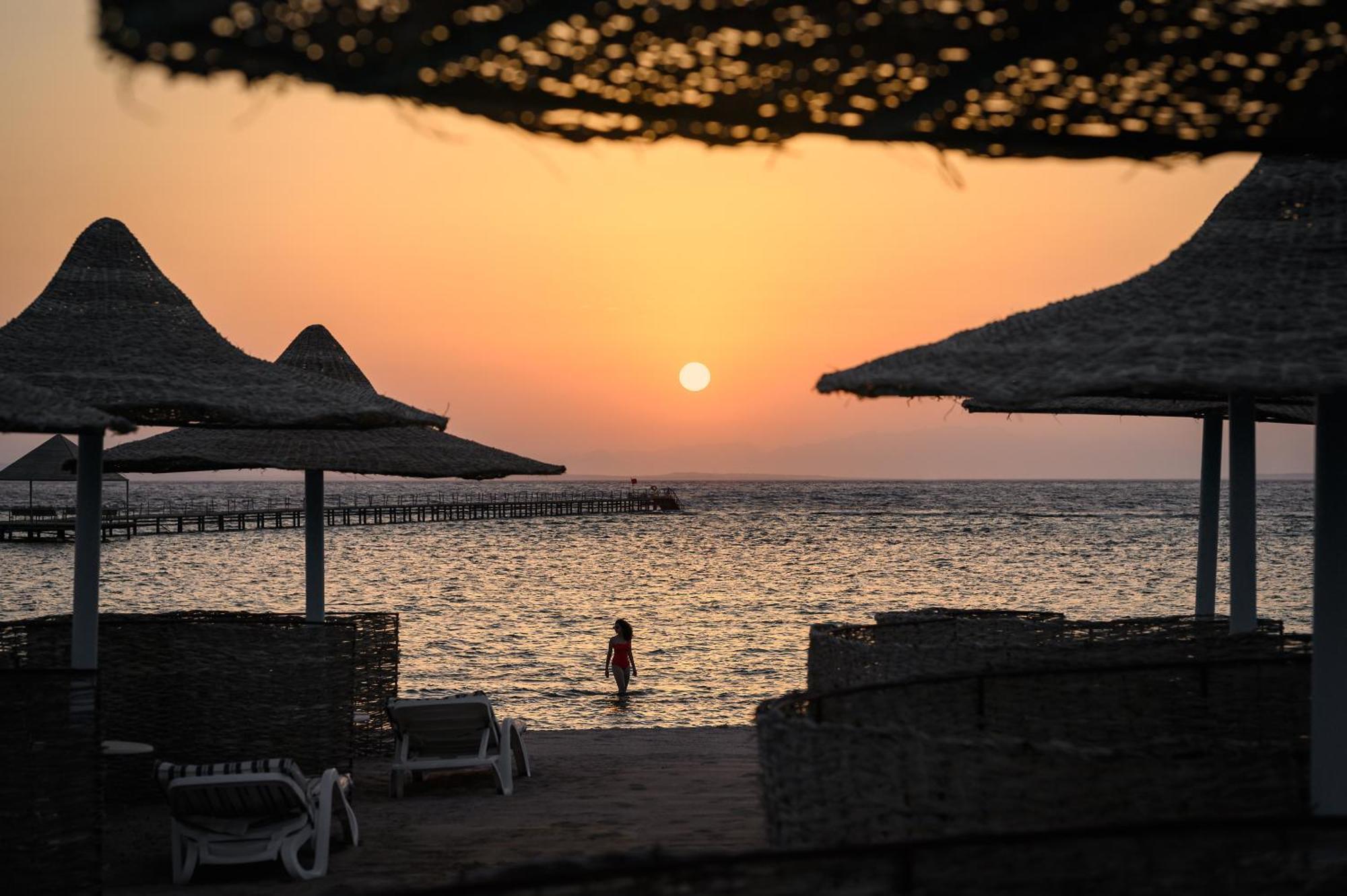 Iberotel Redsina Šarm aš-Šajch Exteriér fotografie Sunset at the Dead Sea