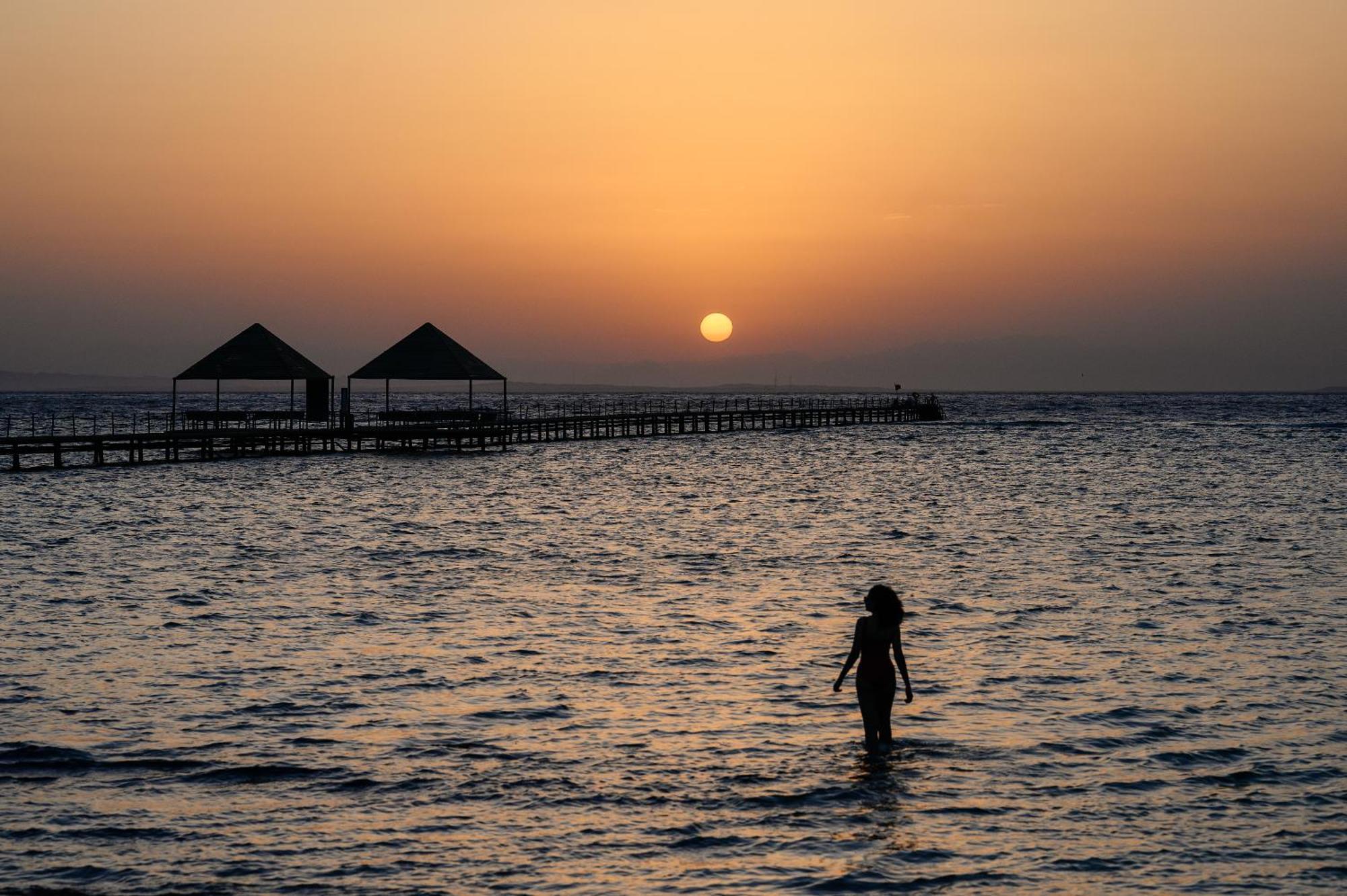 Iberotel Redsina Šarm aš-Šajch Exteriér fotografie Sunset at the Dead Sea